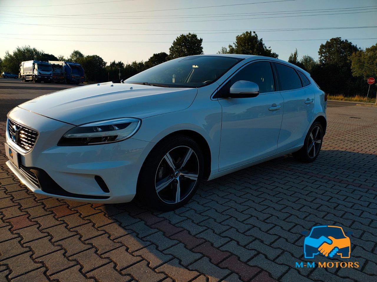 Volvo V40 2.0 d2 R-design Momentum my17