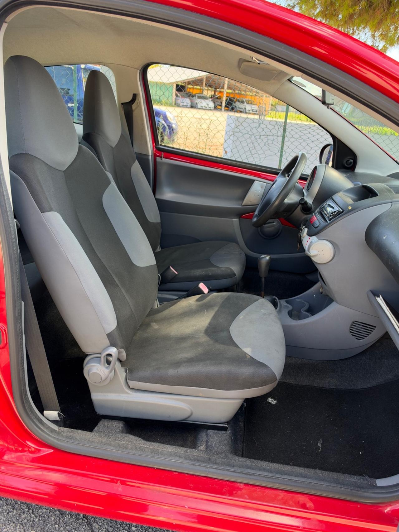 Peugeot 107 1.0 benzina neopatentati uniproprietà