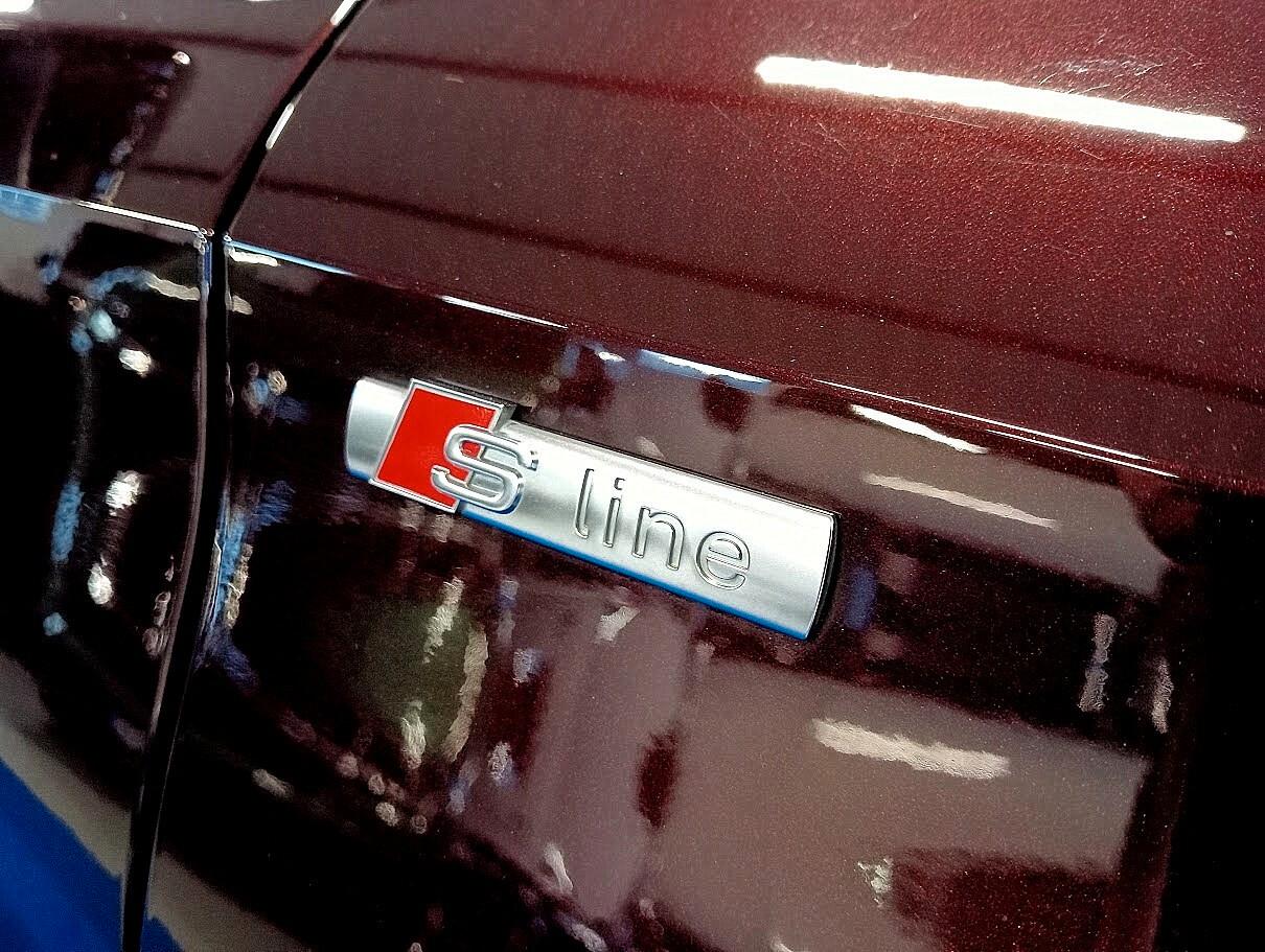 Audi A3 2.0 TDI SLINE EXCLUSIVE IDENTITY BLACK 19" MATRIX