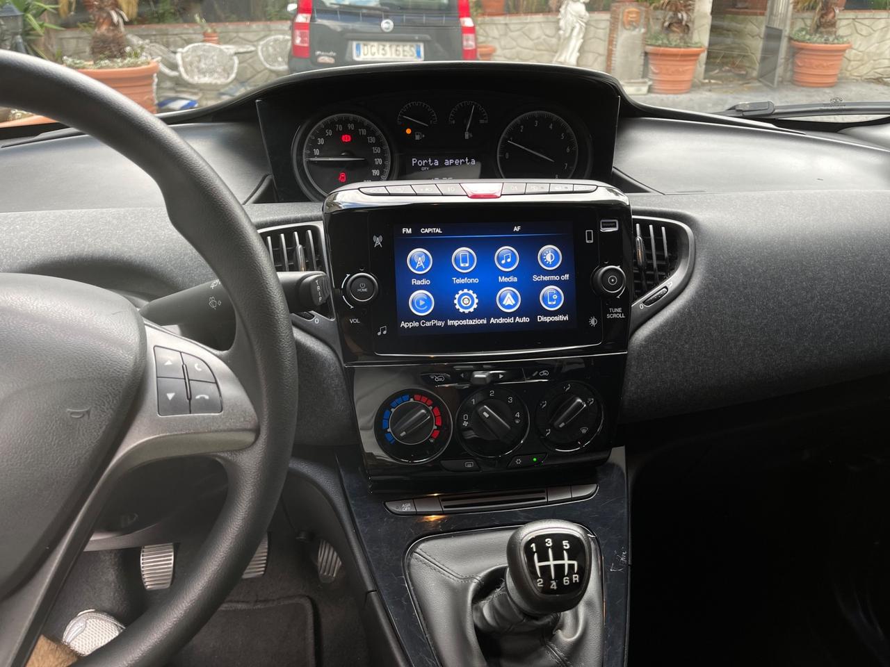 Lancia Ypsilon Hybrid LED UCONNECT