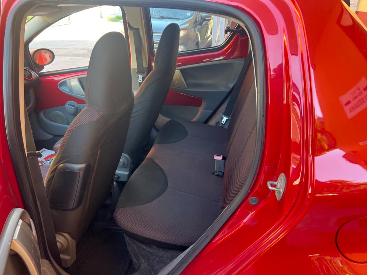 Toyota Aygo 1.0 12V VVT-i 5 porte Sol Connect Red Edition