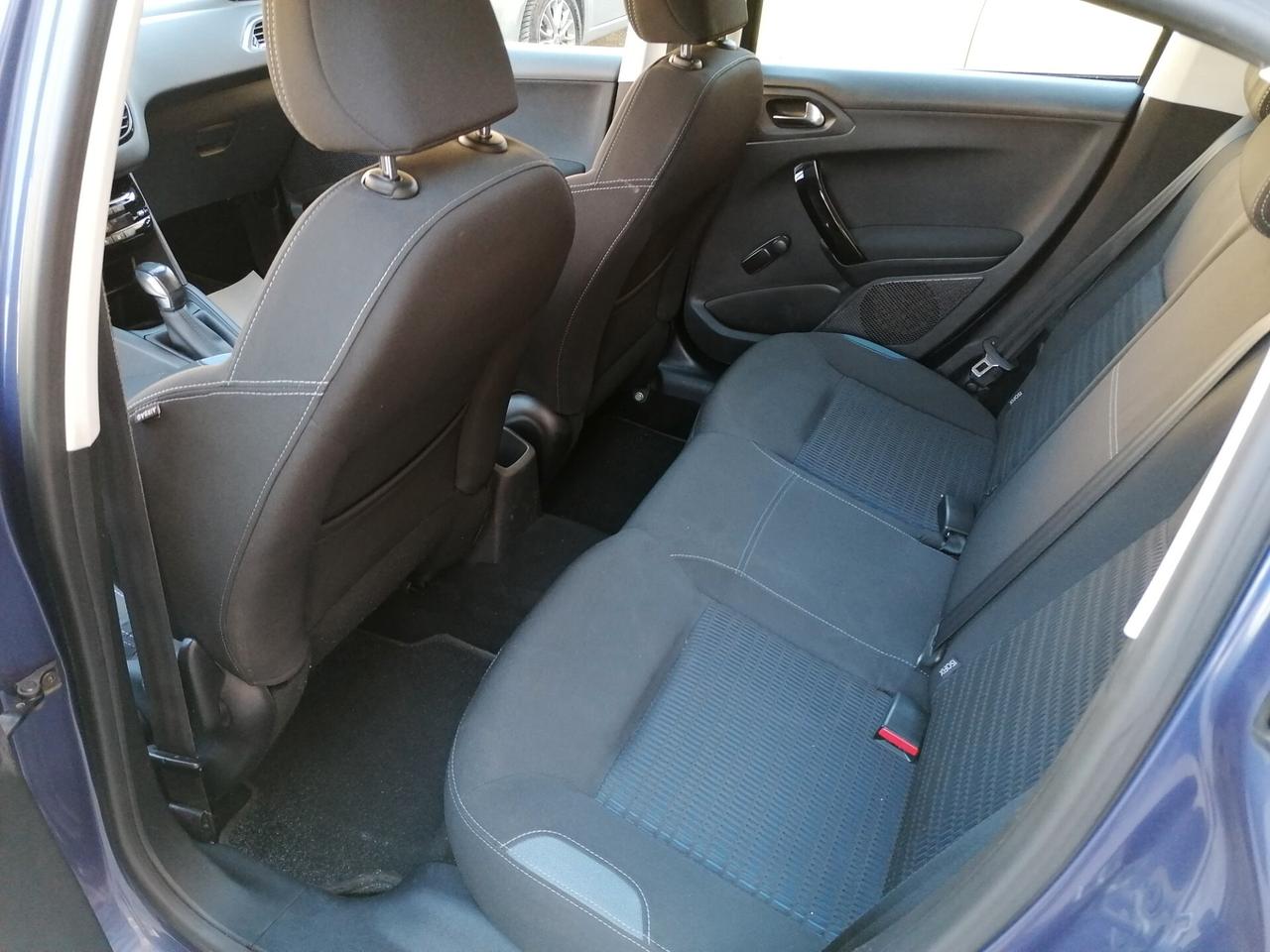 Peugeot 208 1.4 HDi 68 CV 5 porte Allure