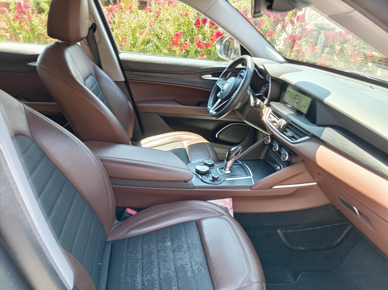 Alfa Romeo Stelvio 2.2JTDM 210 CV AT8 Q4 Executive FULL PELLE NAVI XENON