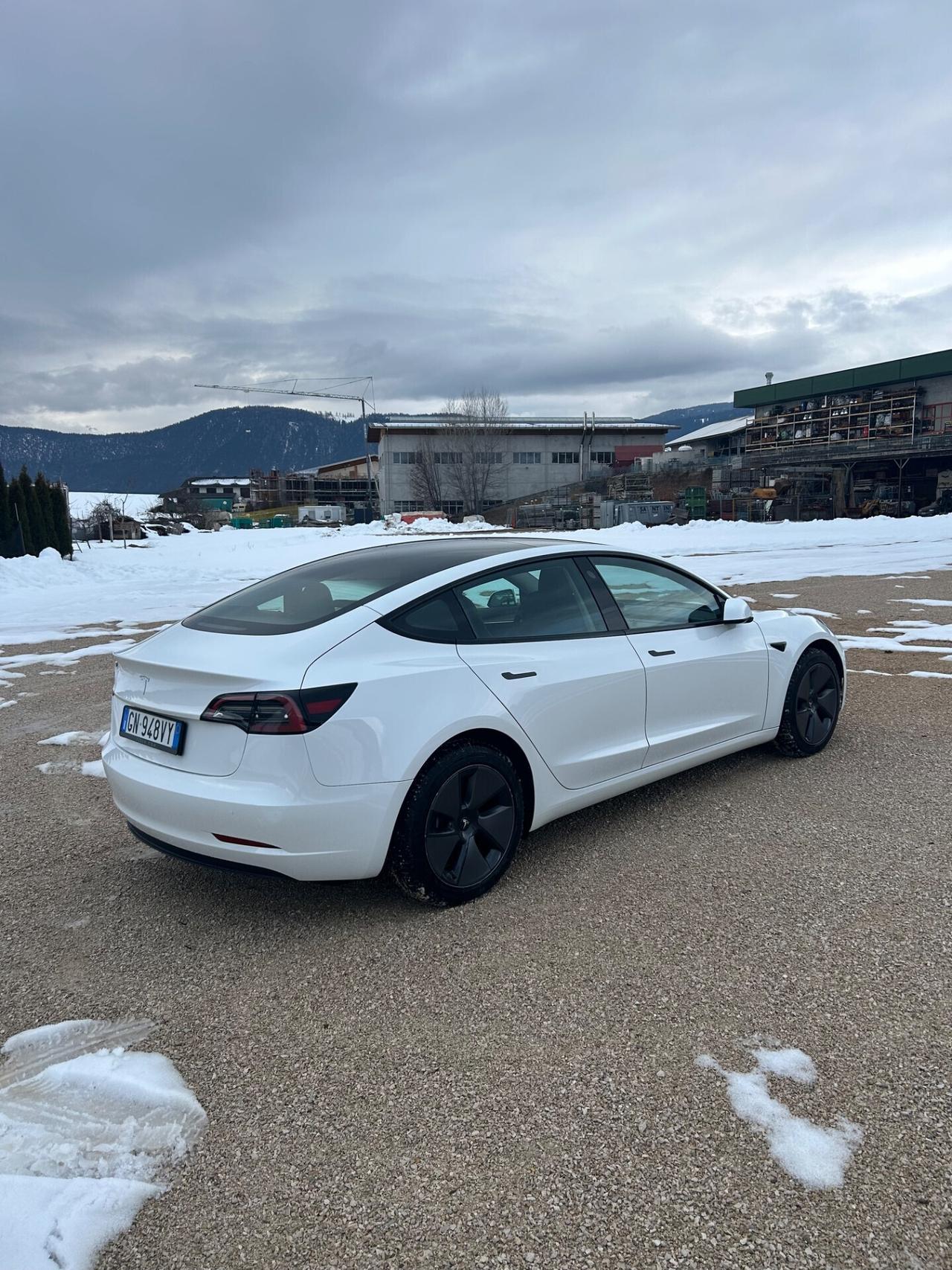 Tesla Model 3 RWD