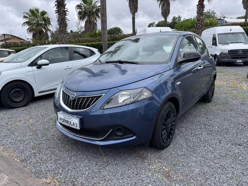 Lancia Ypsilon 1.0 FireFly 5 porte S&S Hybrid Silver