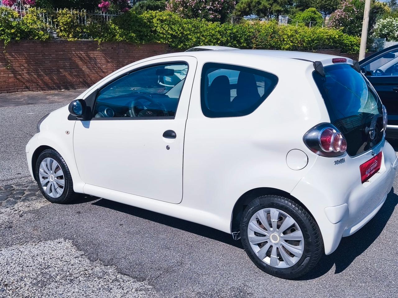 Toyota Aygo 1.0 12V VVT-i 3 porte Now Connect