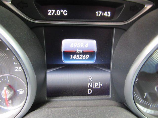 MERCEDES-BENZ GLA 180 Premium