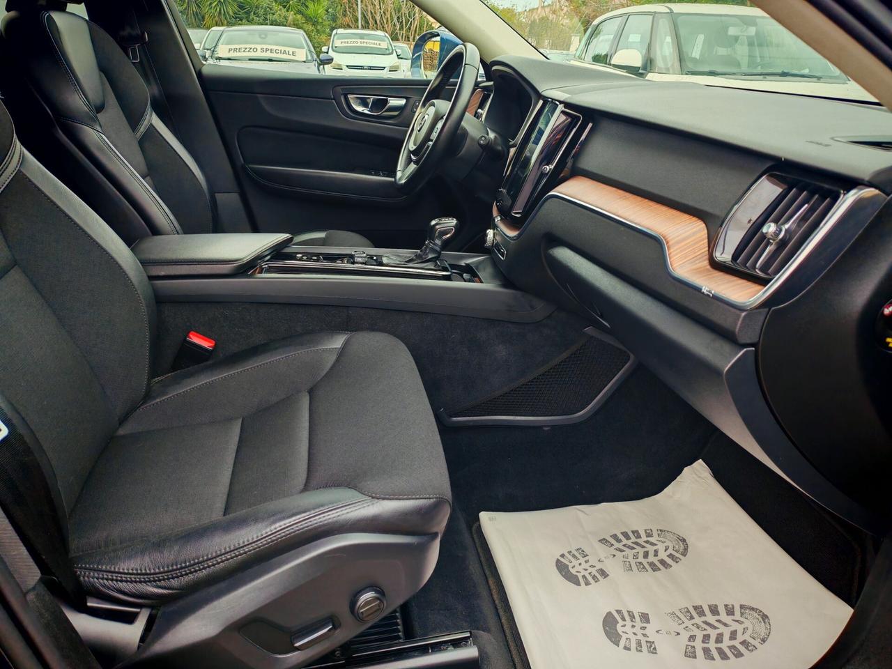 Volvo XC60D4 2.0 190cv pelle navig cam 2020