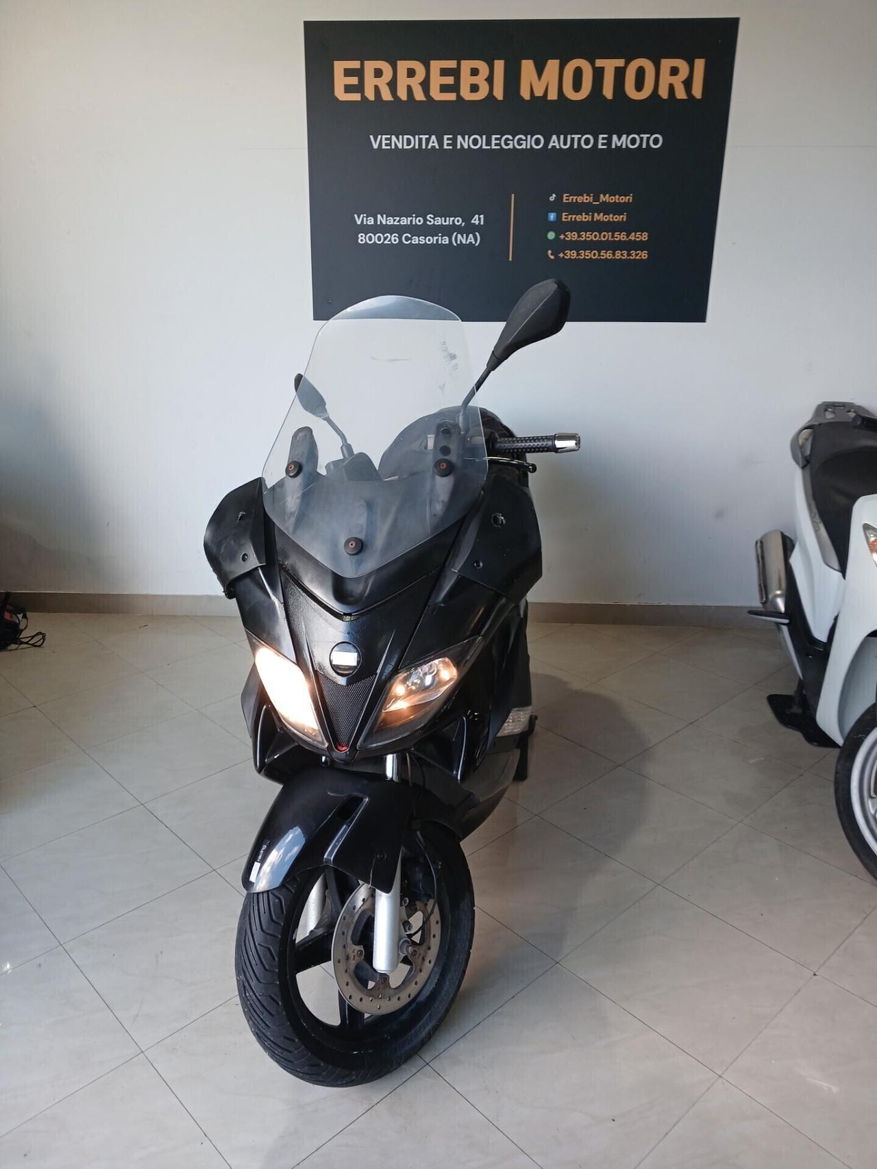 Aprilia SR Max 300