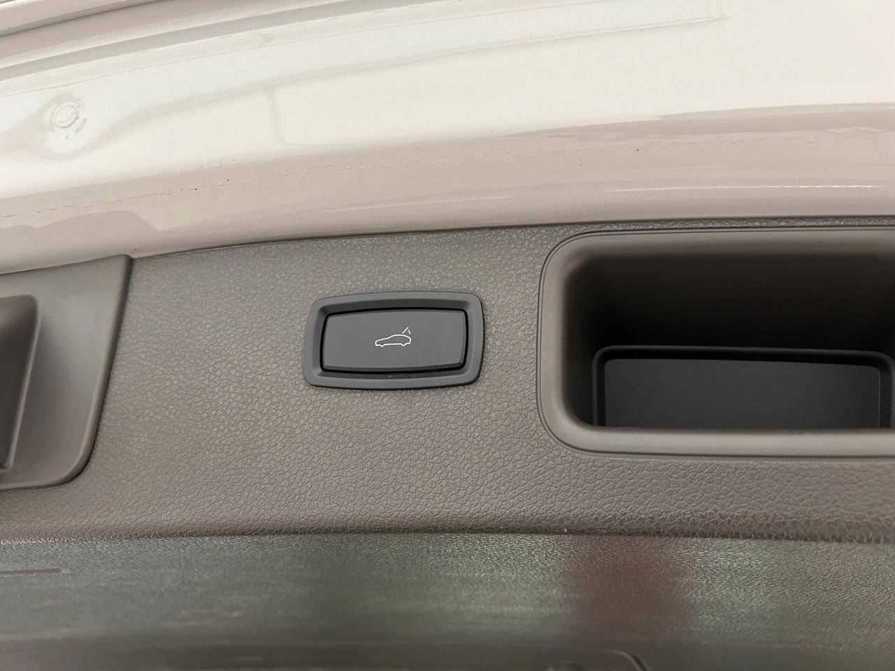 Porsche Macan 2.0 245cv pdk-Dettagli in Descrizione