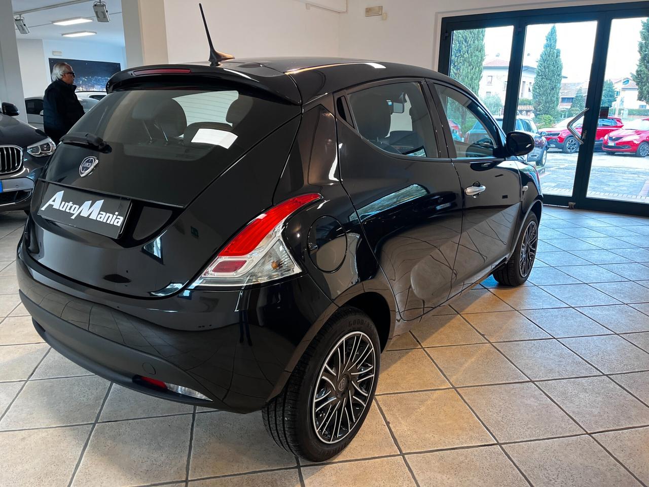 Lancia Ypsilon 1.0 FireFly 5 porte S&S Hybrid Oro