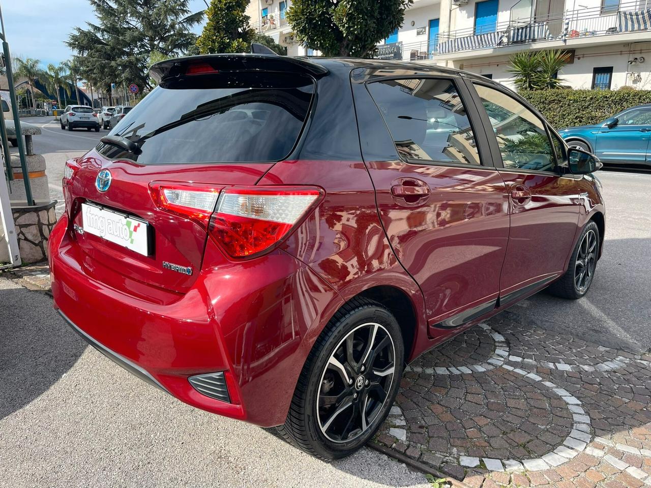 Toyota Yaris 1.5 Hybrid 5 porte Cool Red Edition