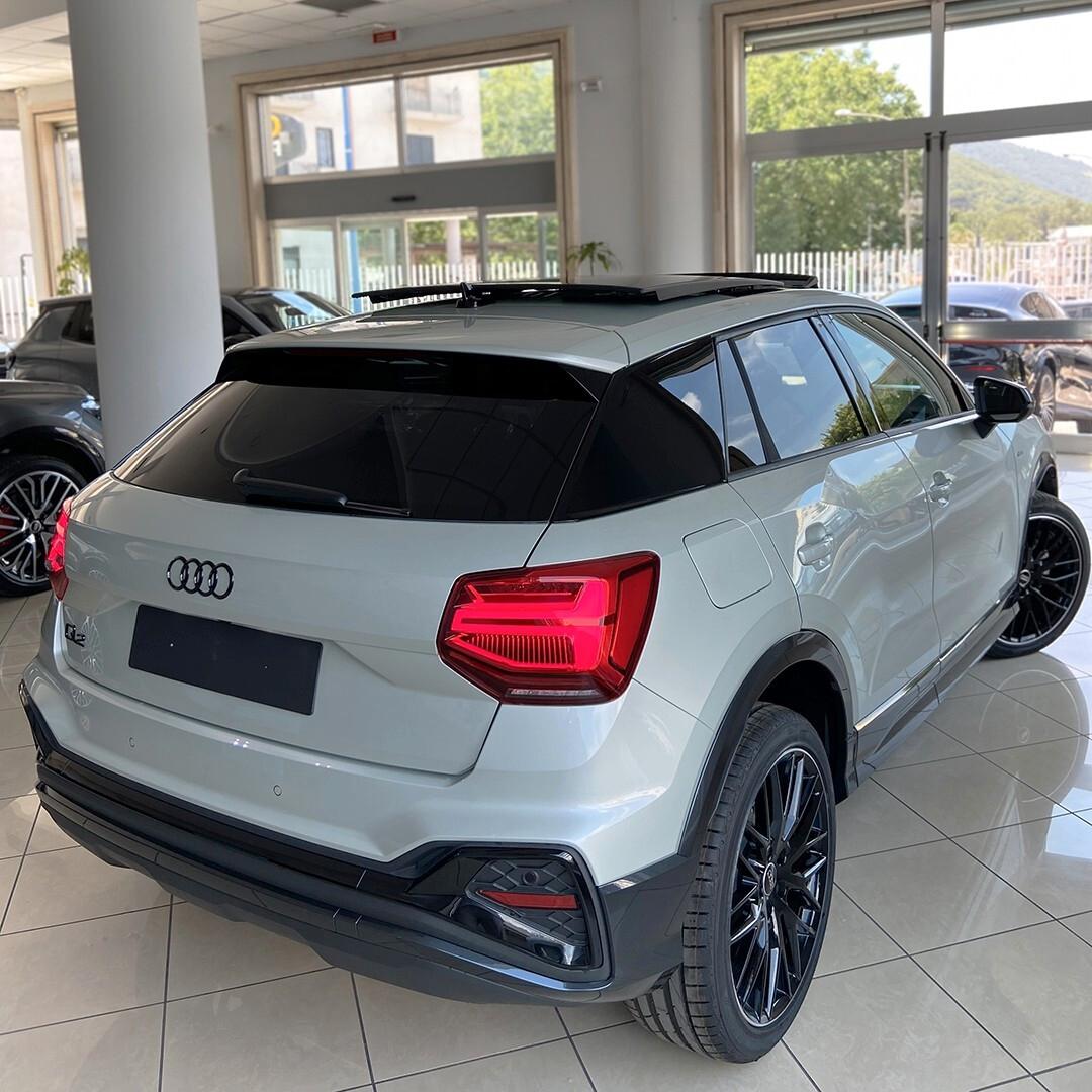 Audi Q2 35 TDI S tronic Identity Black tetto apribile