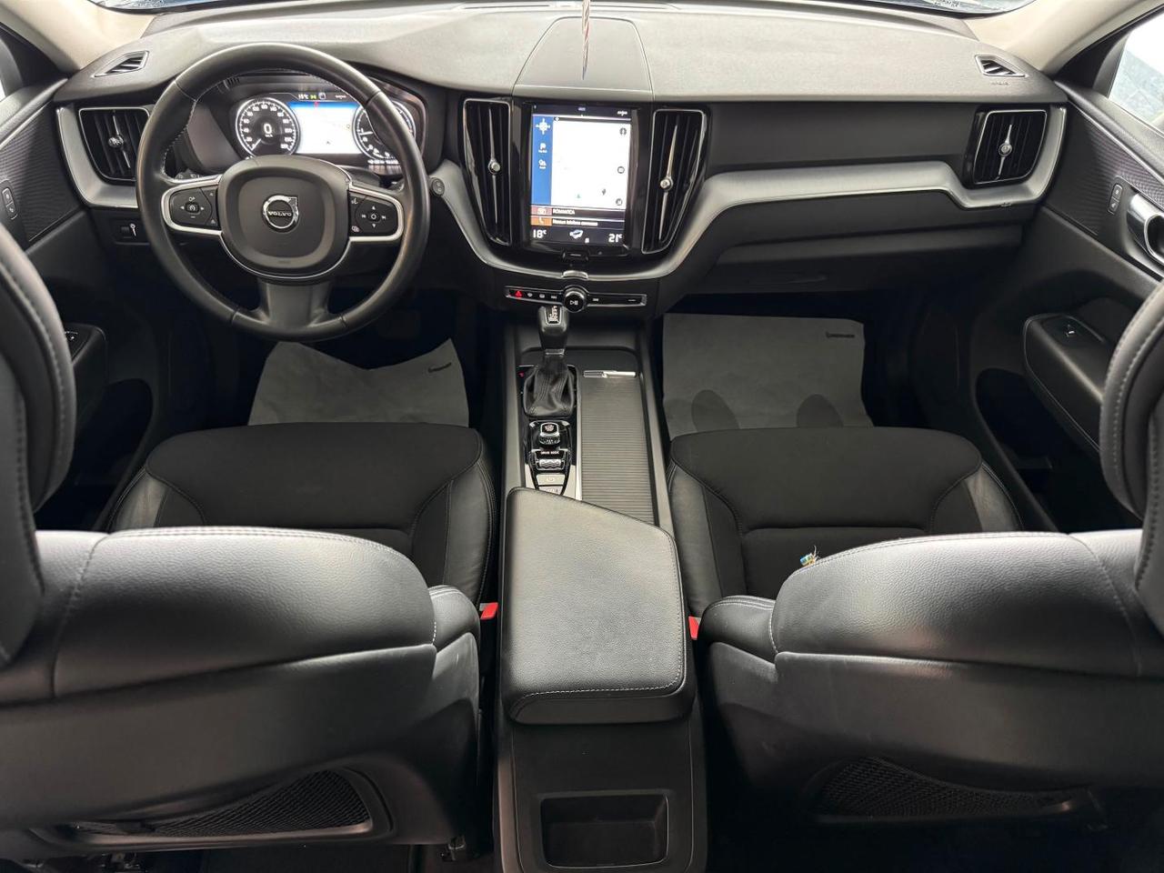Volvo XC60 2.0 d4 190cv Awd Momentum Cockpit Full