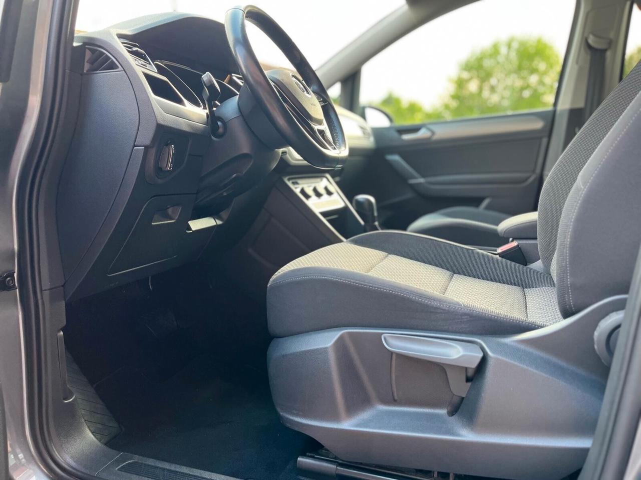 Volkswagen Touran 2.0 TDI DSG Executive - 7 POSTI