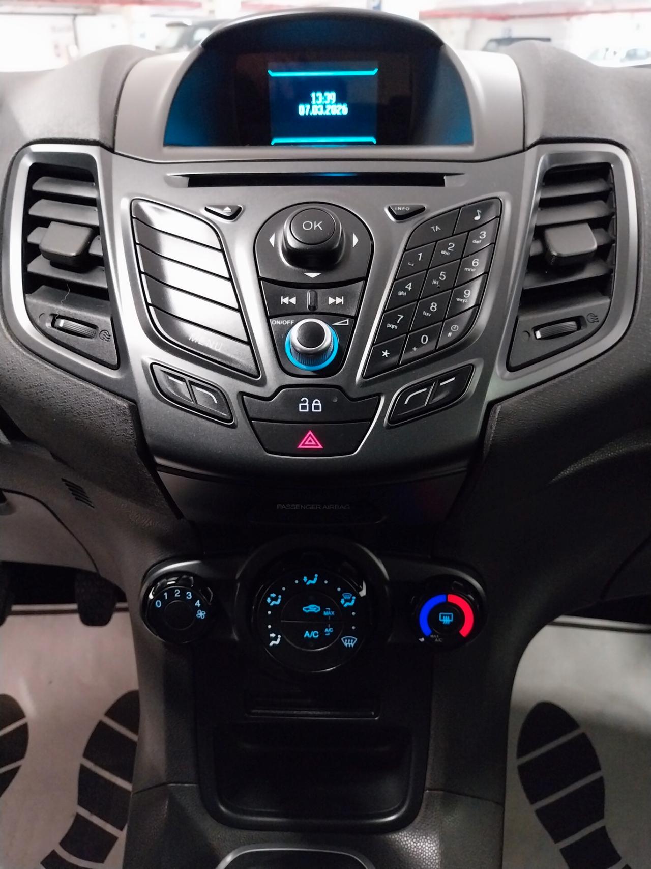 Ford Fiesta 1.5 TDCi 75CV 5 porte Titanium - ok neopatentati