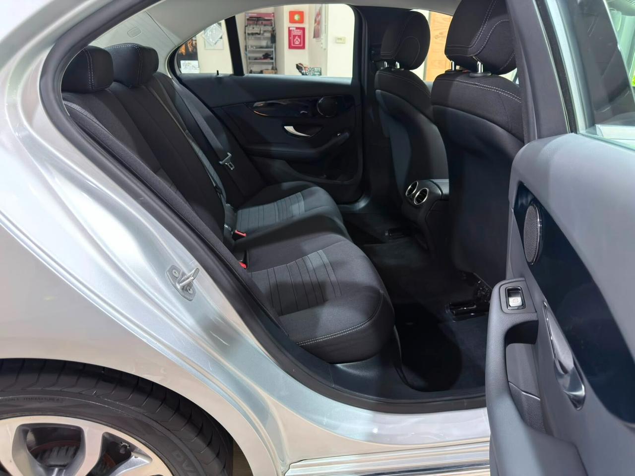 MERCEDES C 220 2.2d 170cv AUTO 75.000km BERLINA