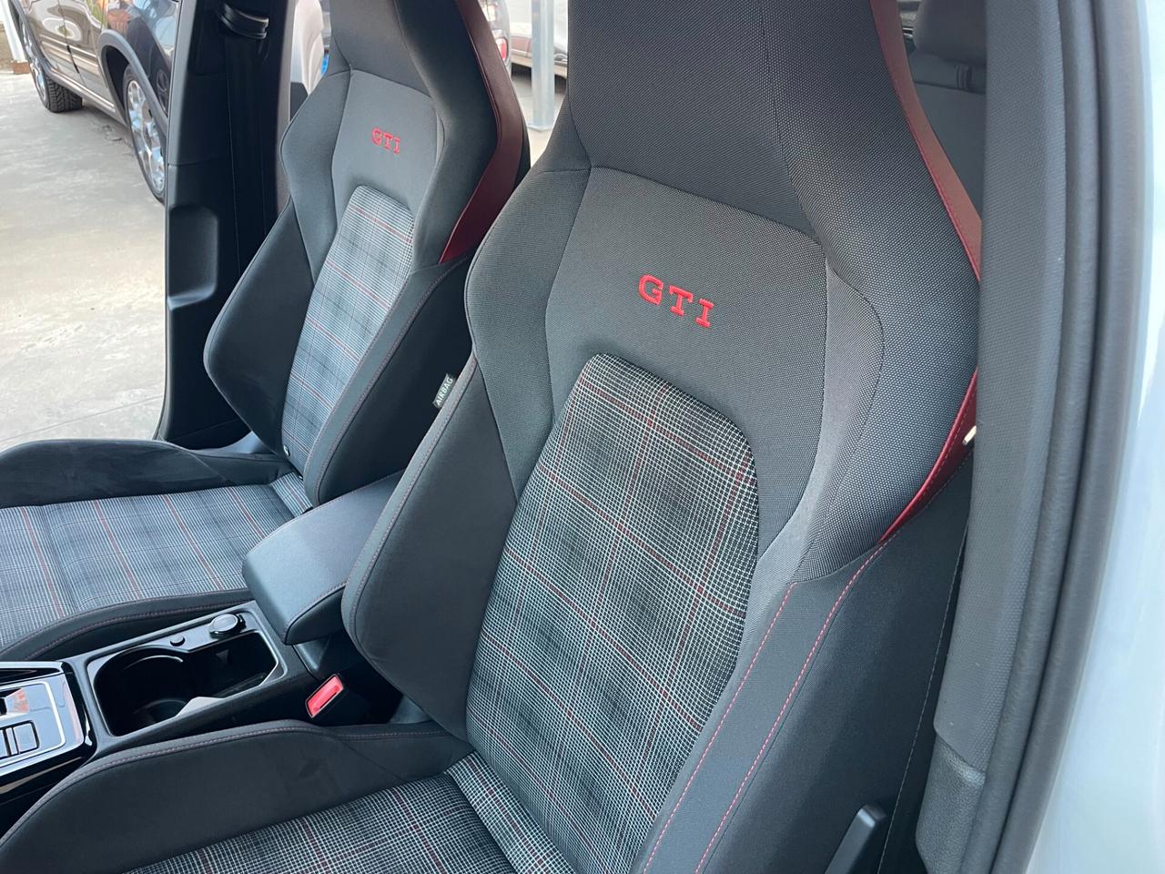 Volkswagen Golf GTI 2.0 TSI 245CV DSG