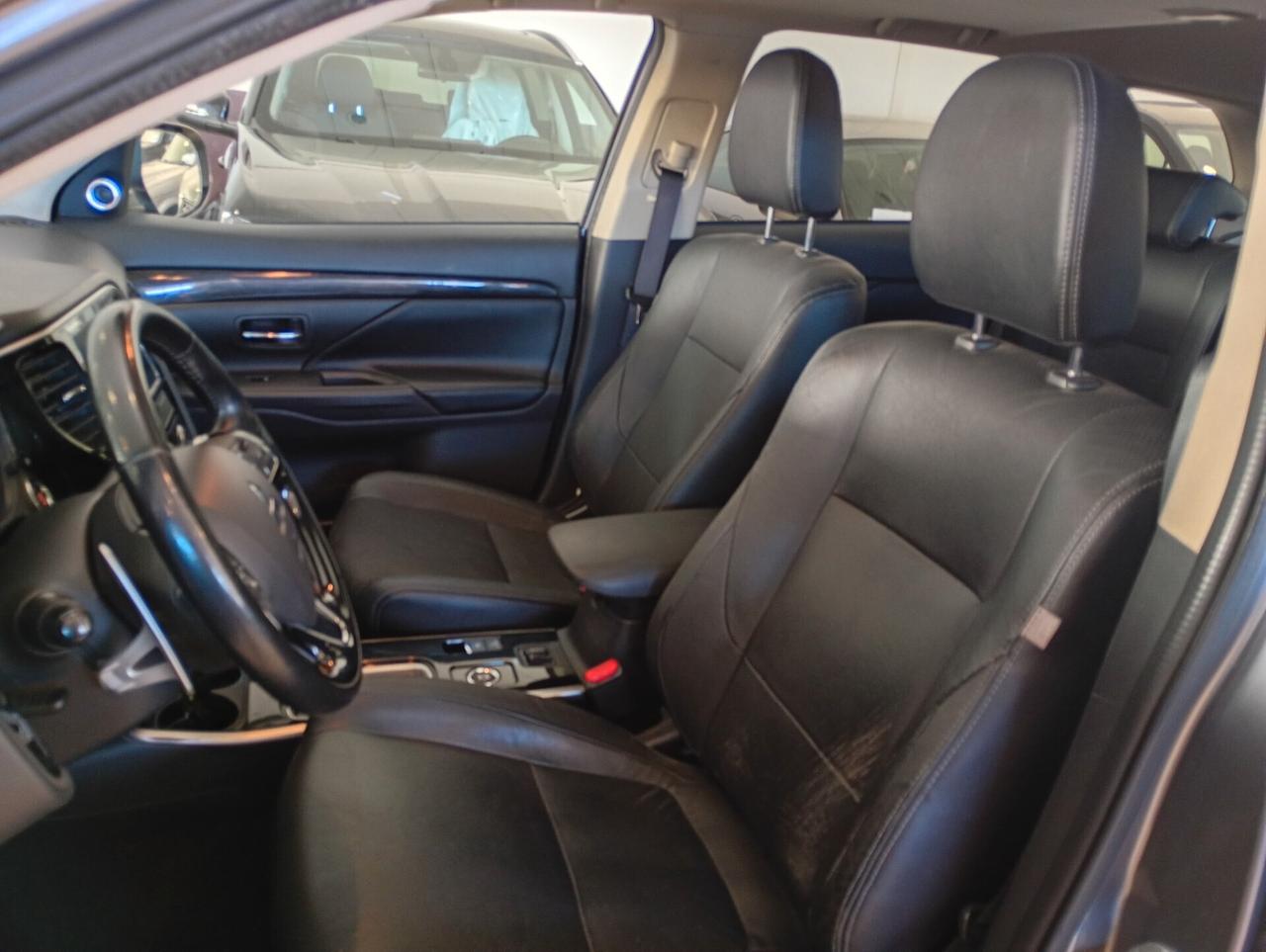 Mitsubishi Outlander 2.2 DI-D 4WD Instyle Plus SDA 7 posti