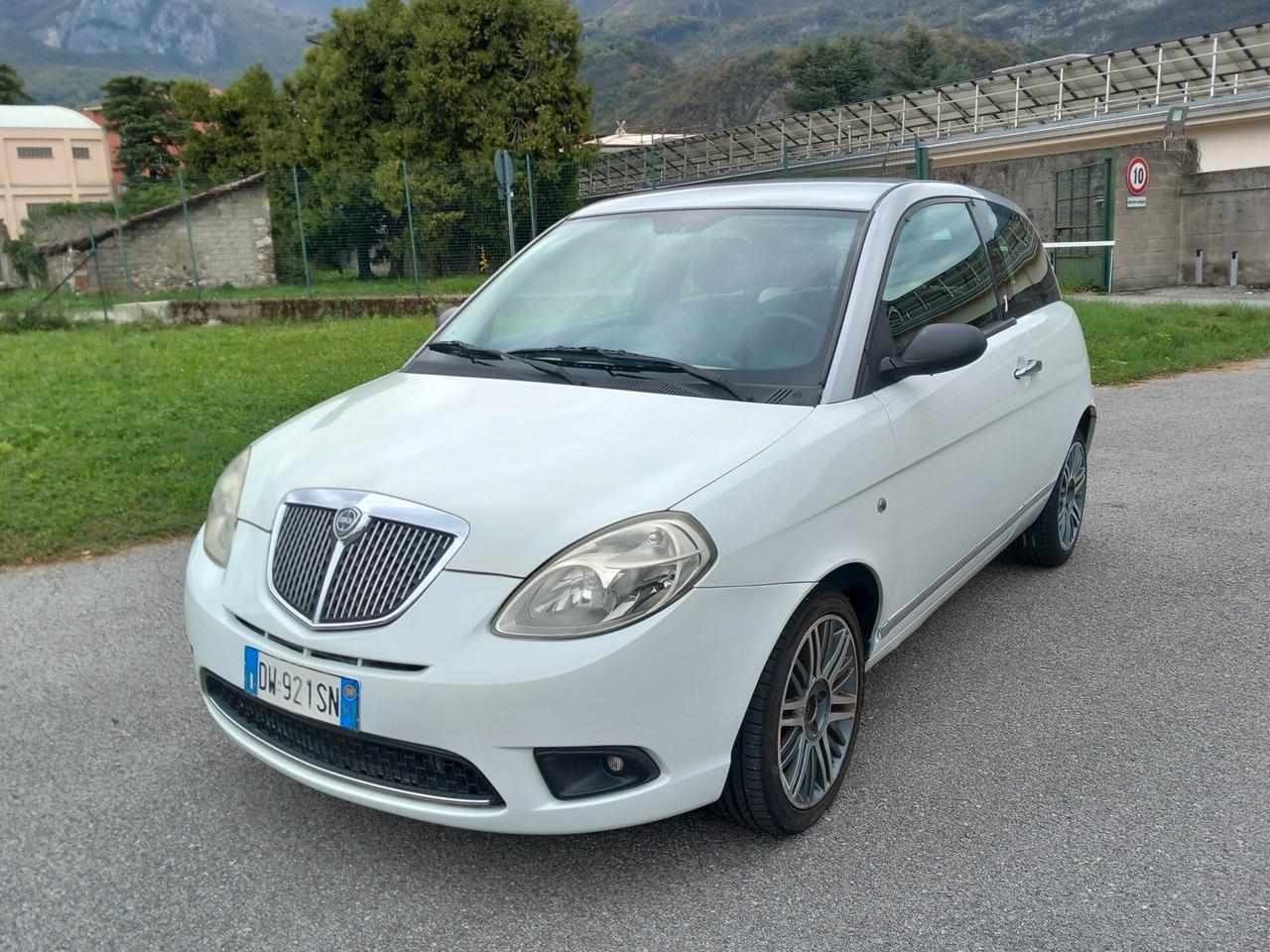 Lancia Ypsilon 1.3 MJT 90 CV Platino