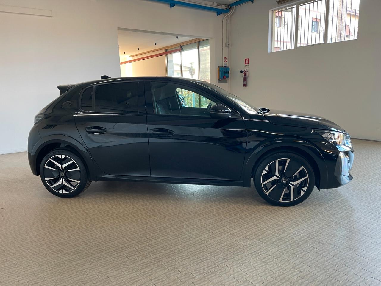 Peugeot 208 Hybrid 136 e-DCS6 GT 2025 NERO PERLA