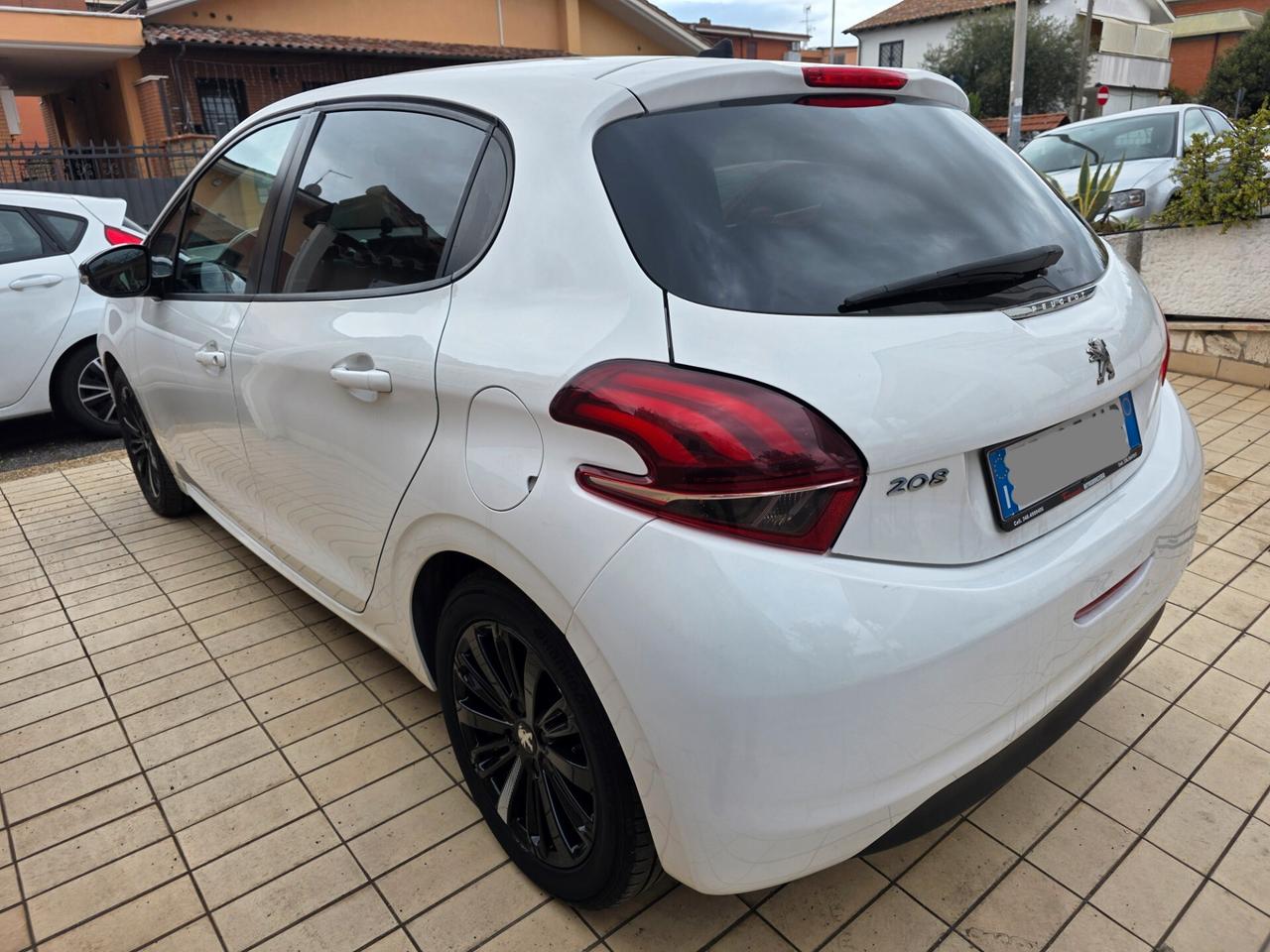 Peugeot 208 PureTech 82 5 porte Black Line