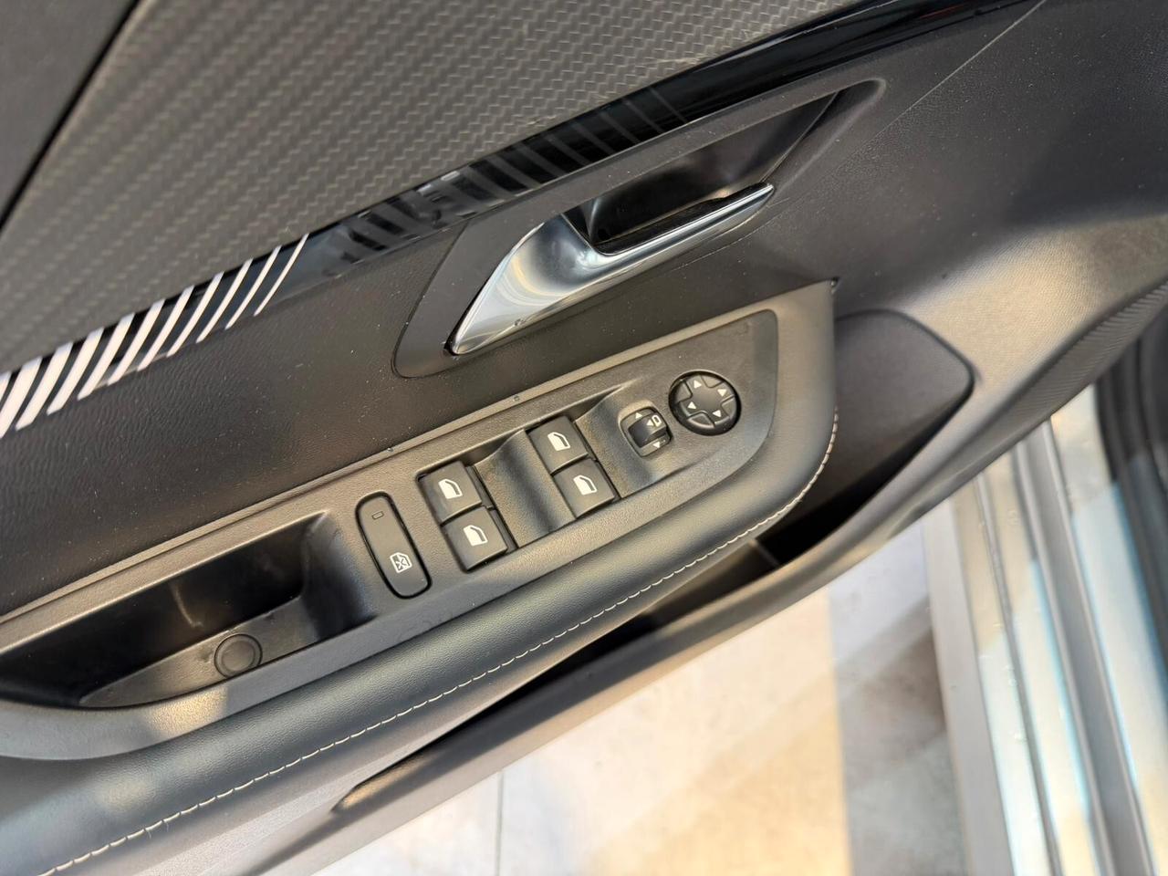 Peugeot 208 PureTech 100 Stop&Start 5 porte Allure