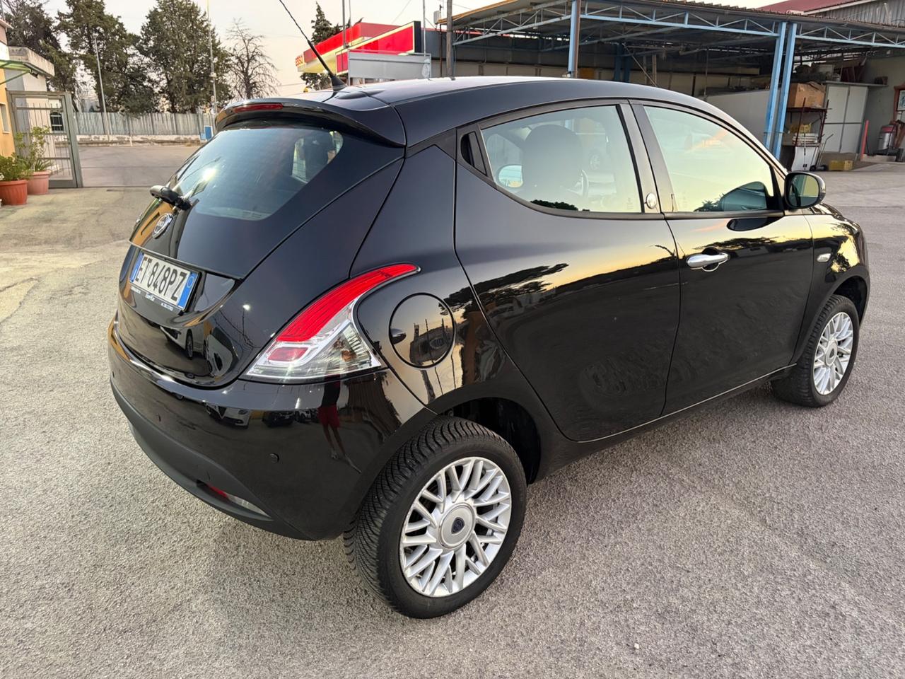 Lancia Ypsilon 0.9 TwinAir 85 CV 5 porte Metano Ecochic Gold