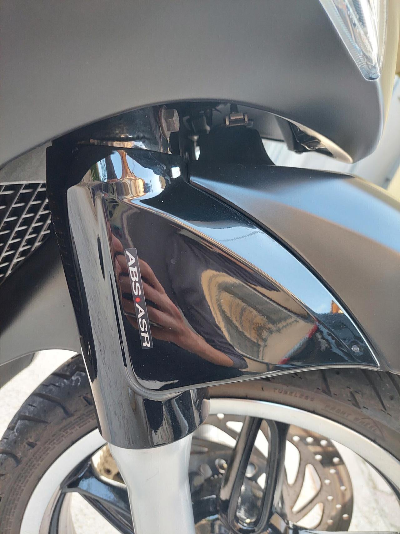 BEVERLY 350 MODELLO POLICE ABS SRS GOMME NUOVISSIME CON FERMO AMM. NUOVISSIMO