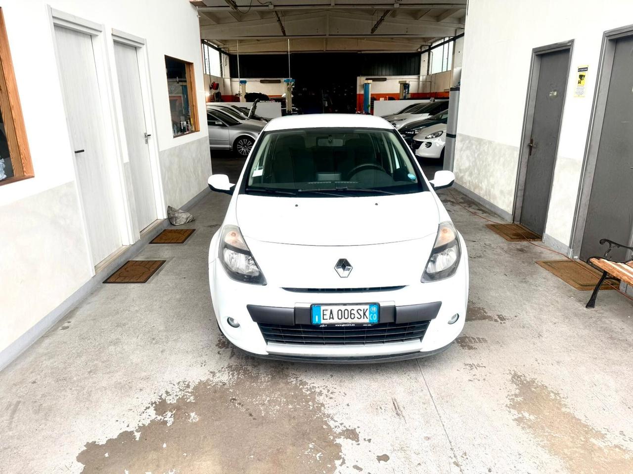 Renault Clio 1.2 16V 5 porte Dynamique Neopatentati