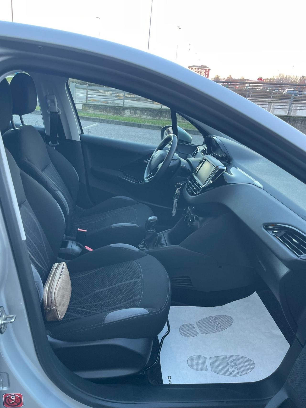 Peugeot 208 PureTech 1.2 CV 82 5P Allure