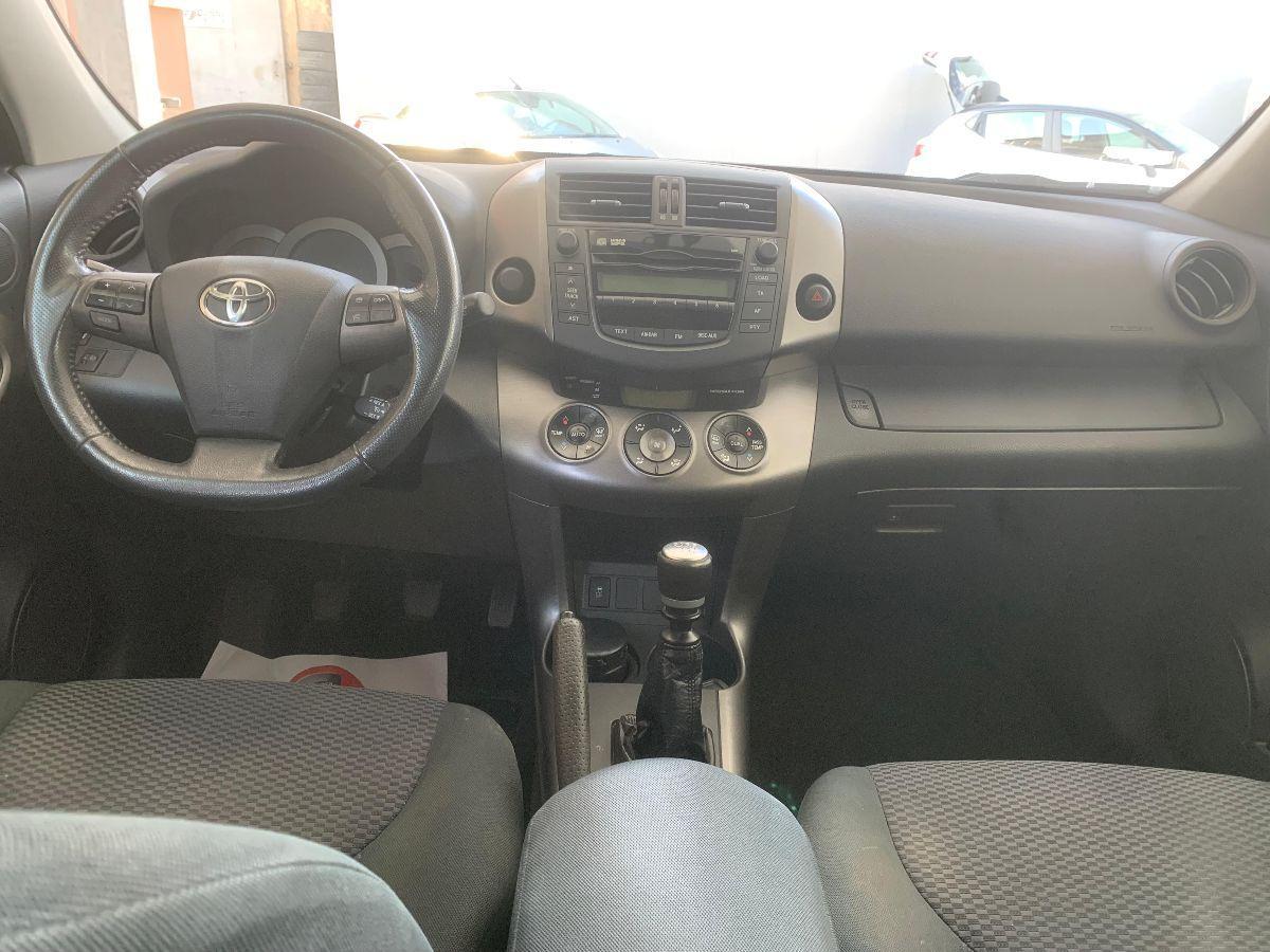 TOYOTA - RAV4
