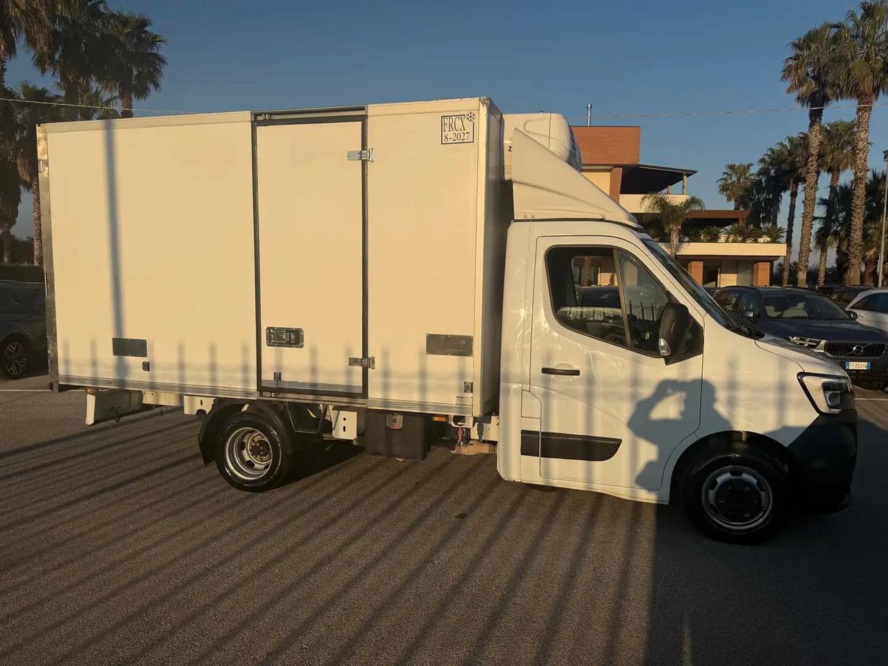 Renault Master 35Q. 145cv FRCX-20 CON GANCIERA A TRE VIE
