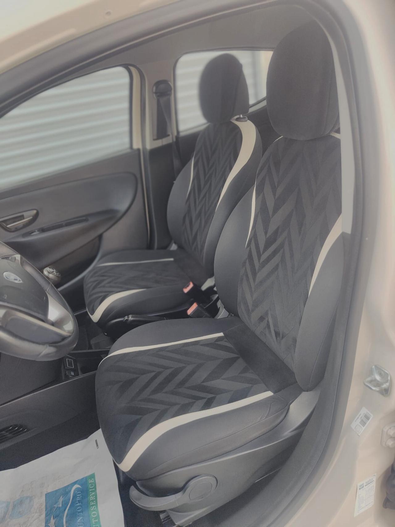 Lancia Ypsilon 1.2 69 CV 5 porte GPL Ecochic Silver