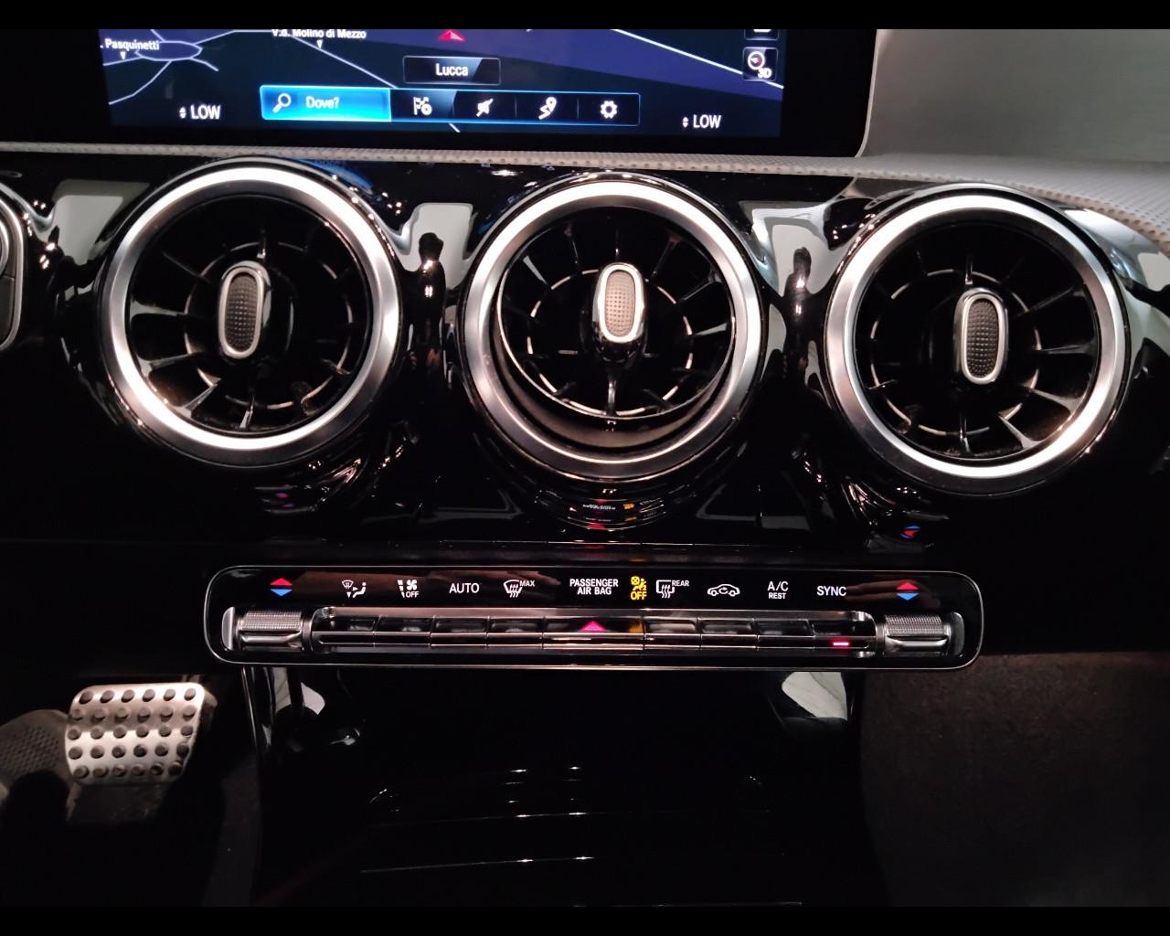 Mercedes-Benz CLA Sh.Brake - X118 - CLA Shooting Brake 200 d Premium auto