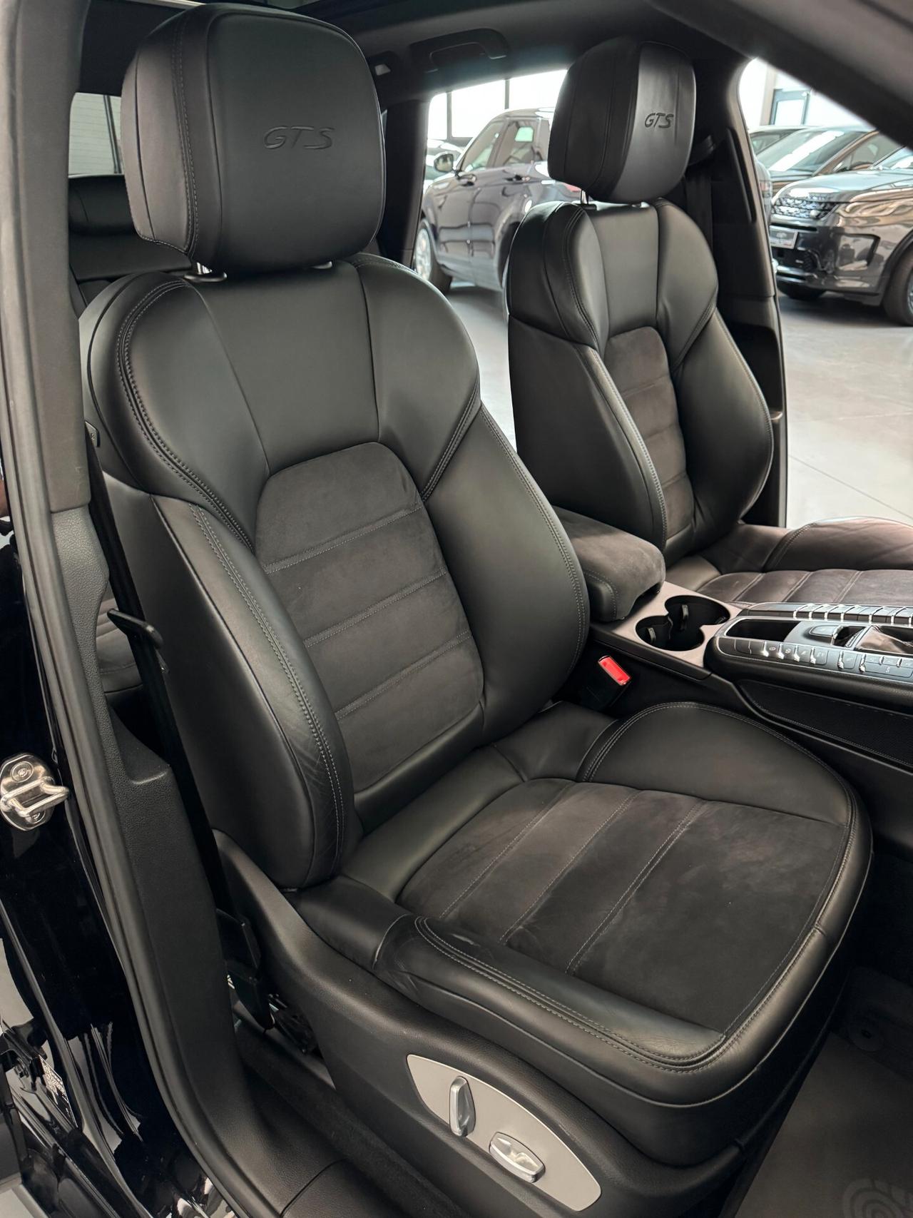 Porsche Macan GTS 3.0cc 360cv CarPlay Tetto apribile Finanziabile