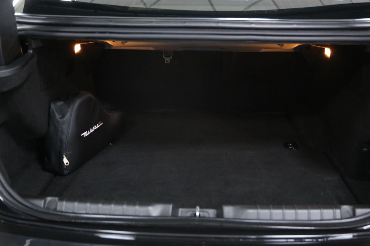 Maserati Ghibili V6 250cv Diesel auto