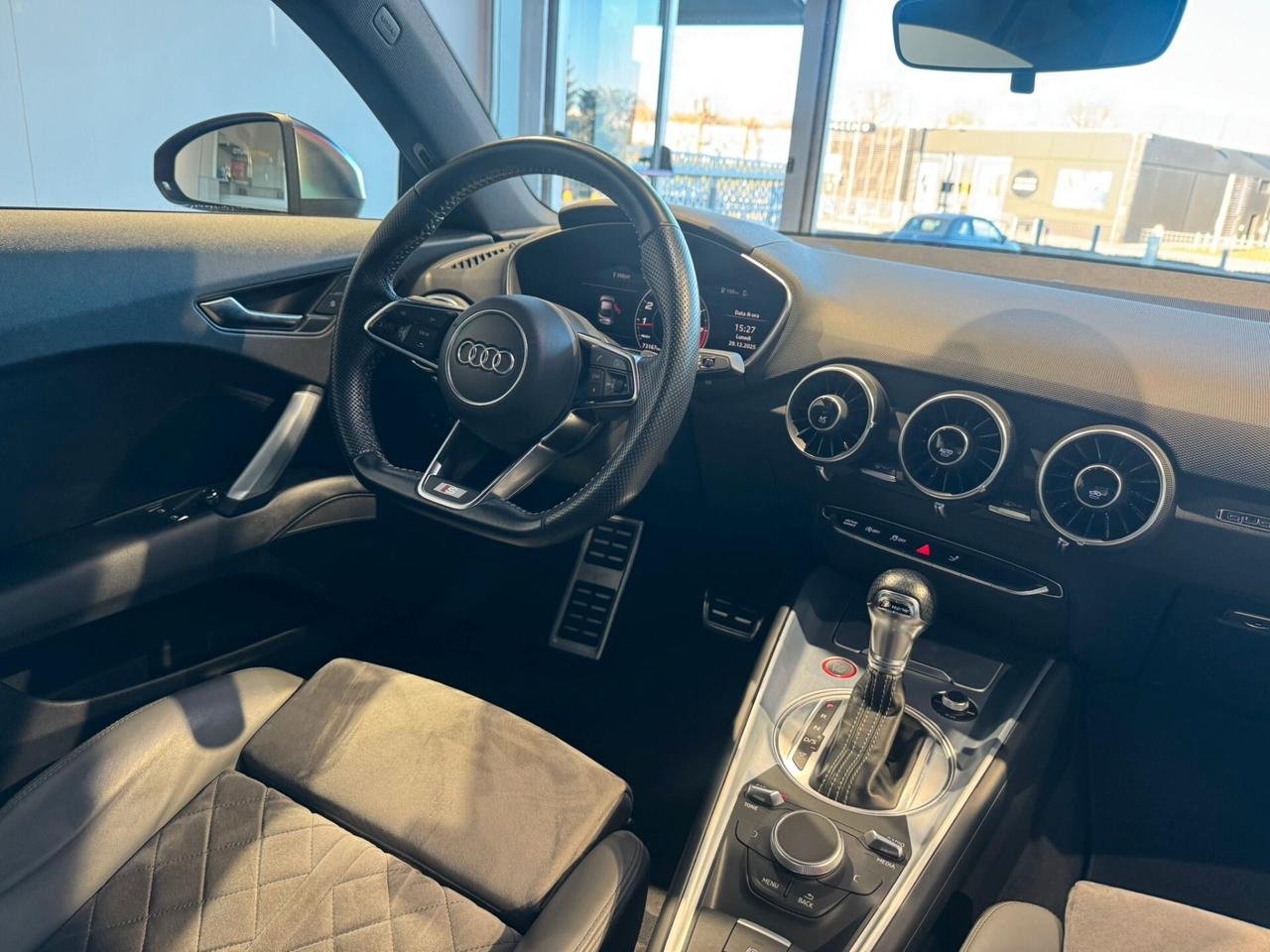 Audi TT TTS Coupé TFSI quattro S tronic sport attitude