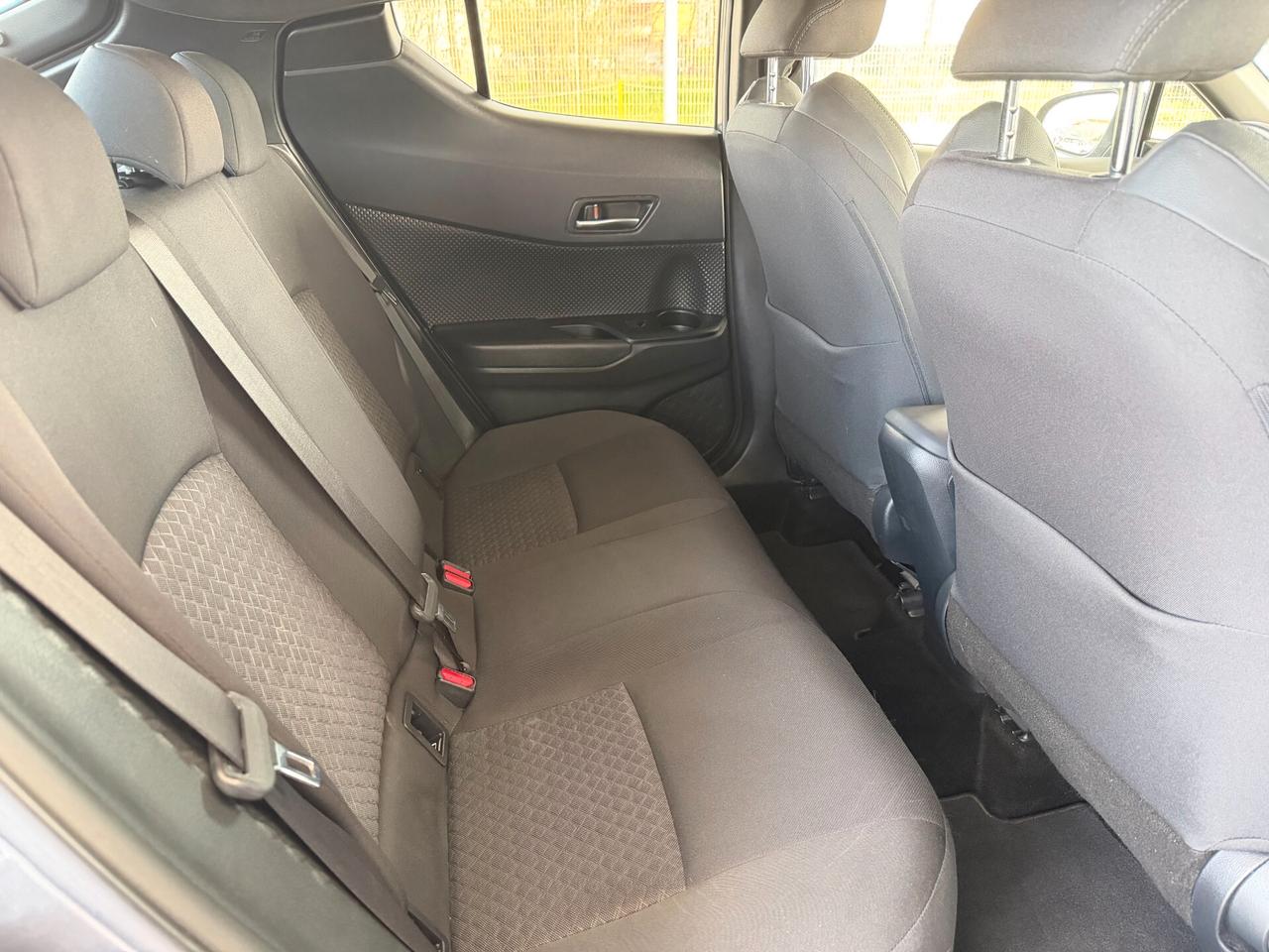 Toyota C-HR 1.8 Hybrid E-CVT