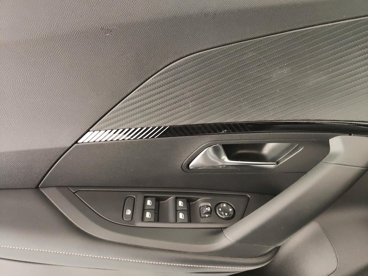 Peugeot 2008 PureTech 130 S&S EAT8 Allure