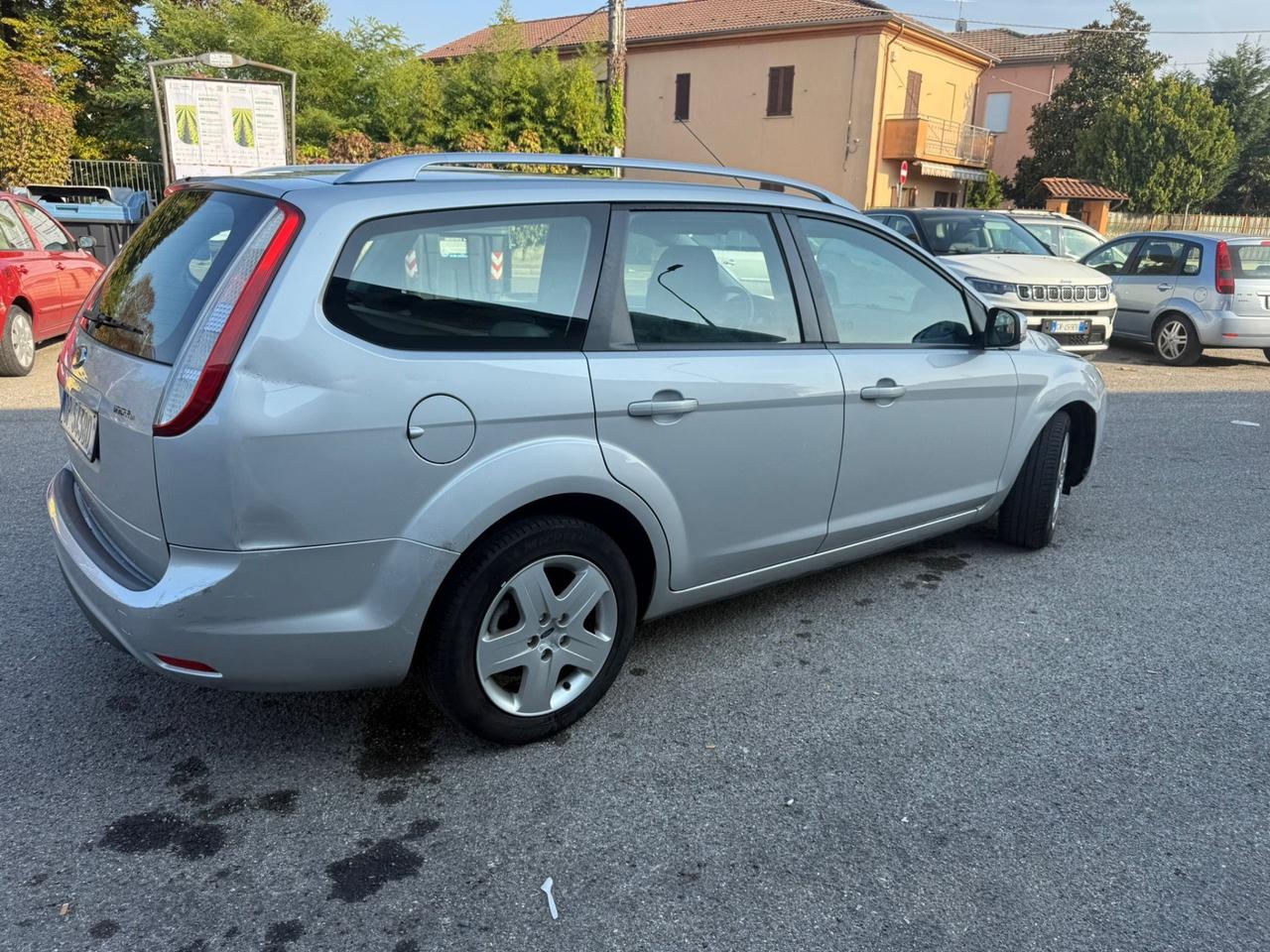 FORD FOCUS 1.6 BENZINA NEOPATENTATI OTTIME CONDIZIONI