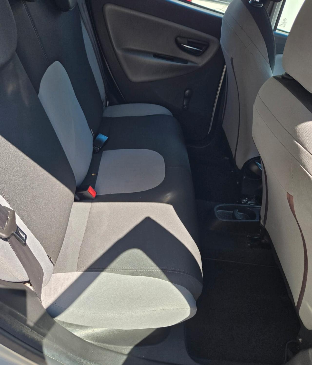 Lancia Ypsilon 1.3 MJT 16V 95 CV 5 porte S&S Silver