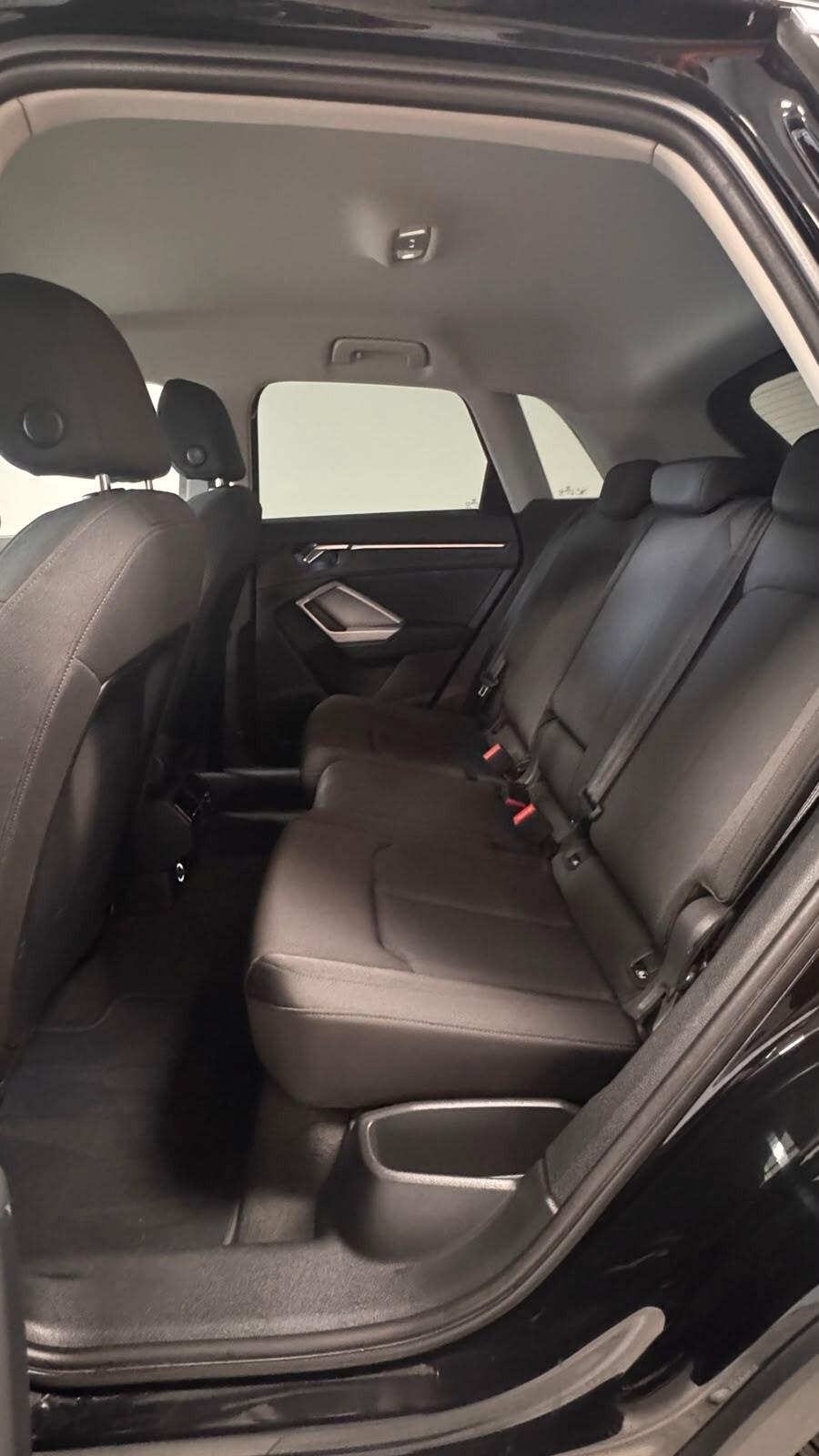 Audi Q3 35 TDI S tronic Business