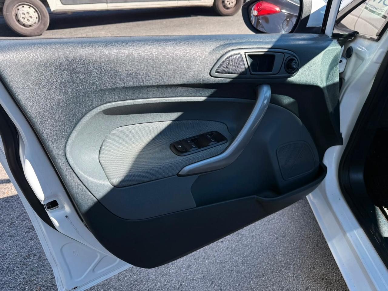 Ford Fiesta 1.4 TDCi 70CV Titanium