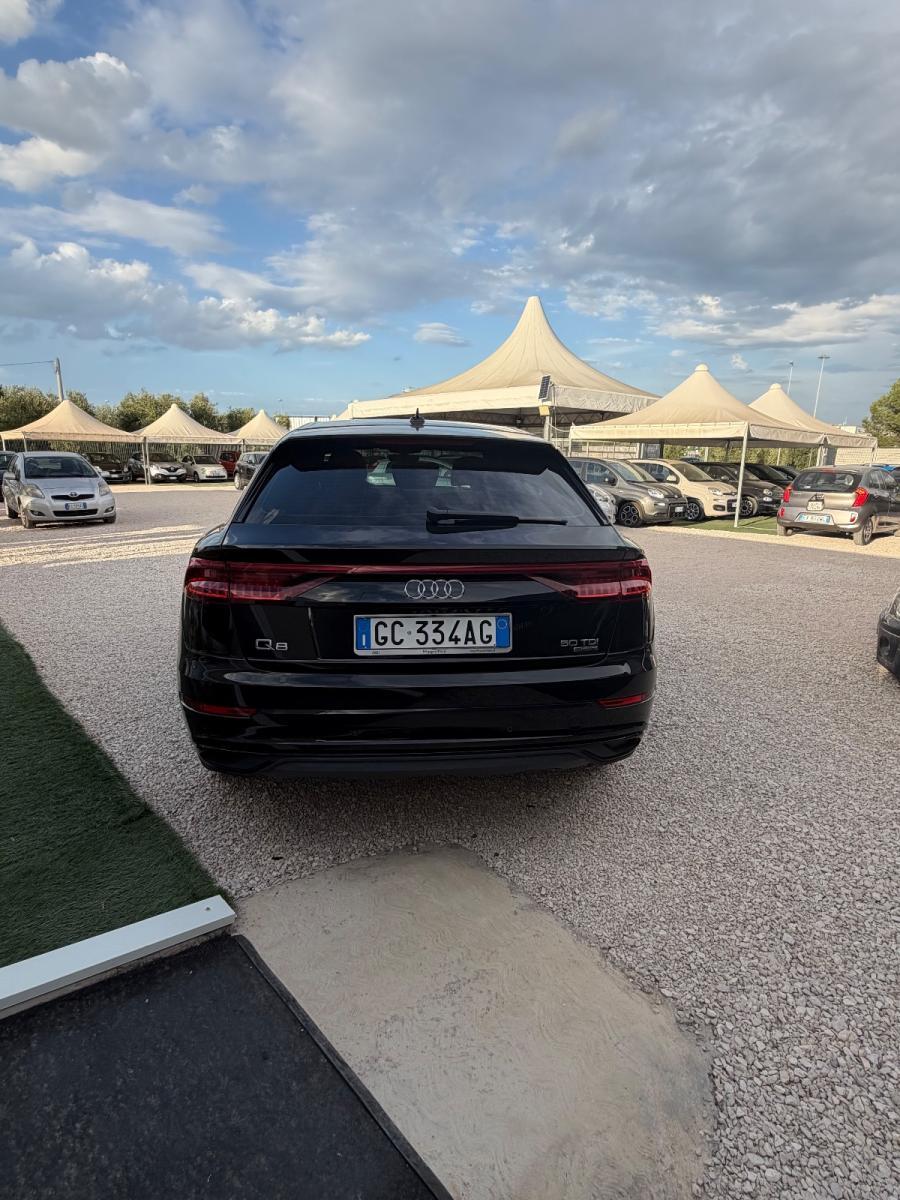 AUDI - Q8 - 50 TDI 286 CV quattro tiptronic Sport