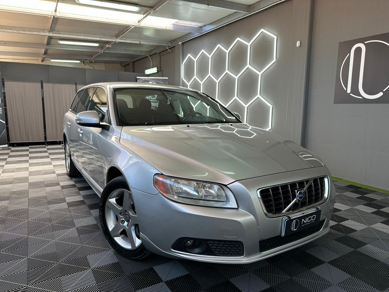 Volvo V70 2.4 D5 Momentum