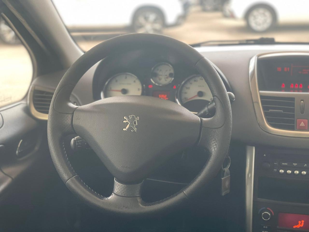 Peugeot 207 1.6 8V HDi 93CV SW Ciel Allure