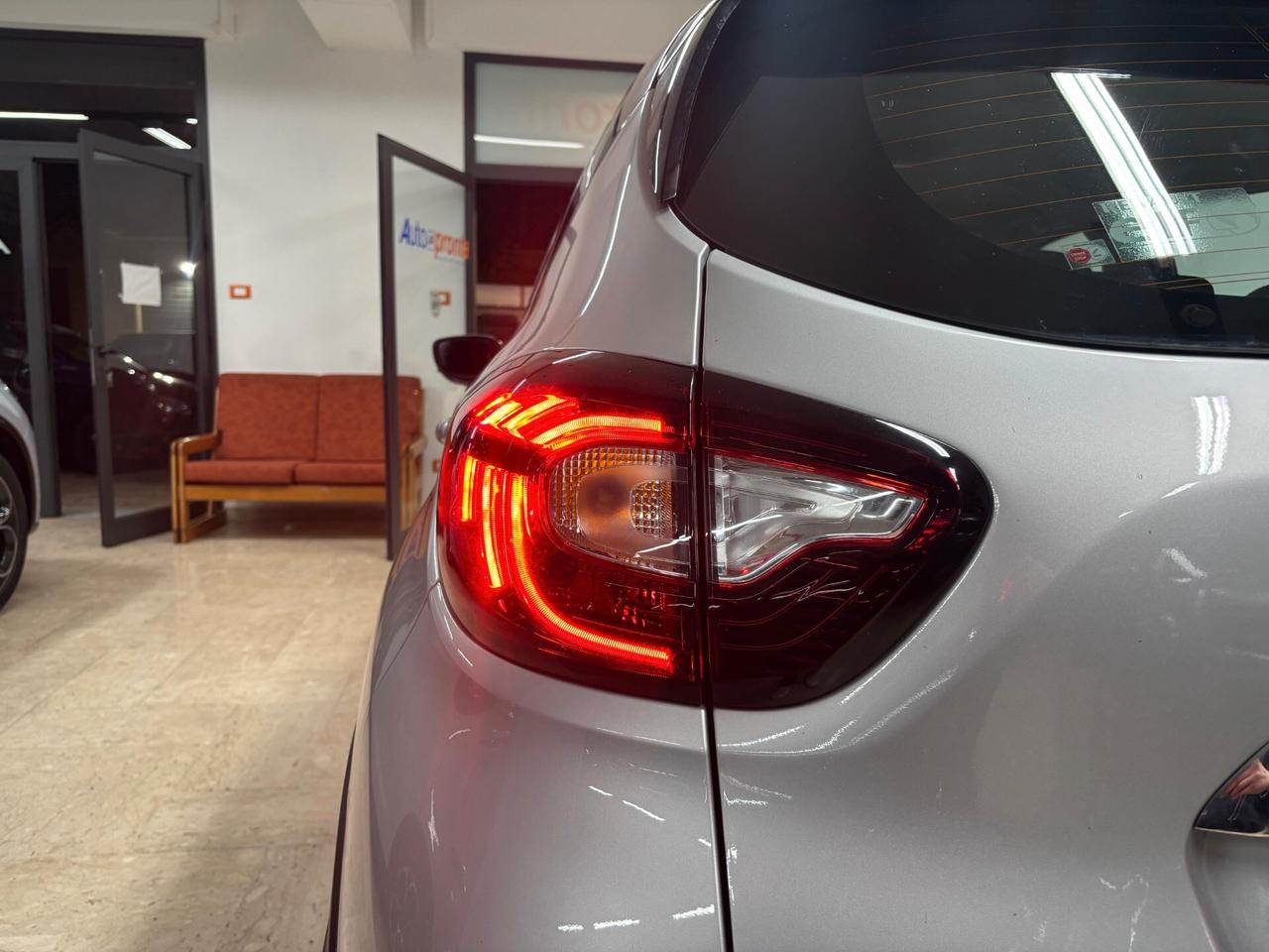 Renault Captur 1.5 90CV dCi EDC Energy Initiale Paris