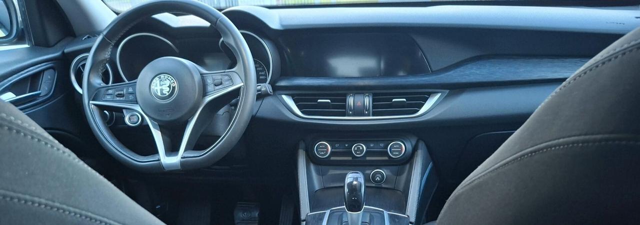 Alfa Stelvio 2.2 Turbodiesel 160 CV AT8 RWD