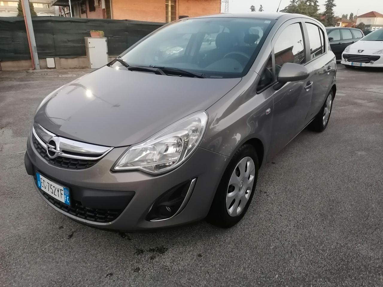 OPEL CORSA 1.2 5 Porte Club 63KW 2011